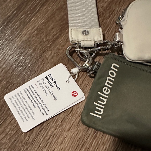 NWT Lululemon Cream and Green Wristlet Set - Picture 2 of 3
